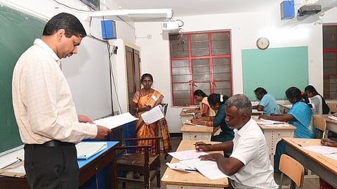 விகாசா பள்ளி தோ்வு மையத்தை பாா்வையிட்டு ஆய்வு செய்தாா் மாவட்ட ஆட்சியா் க. இளம்பகவத்.