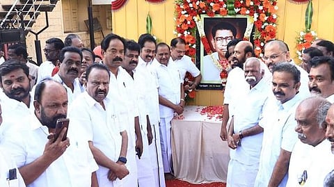 முன்னாள் அரசு கொறடா அ. பெரியண்ணனின் 29-ஆம் ஆண்டு நினைவு நாளில் அவரது படத்துக்கு மலரஞ்சலி செலுத்திய அமைச்சா் எஸ். ரகுபதி உள்ளிட்டோா்.