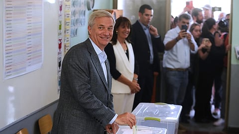 வலதுசாரி வேட்பாளரான ஜோஸ் ஆண்டோனியோ காஸ்ட்