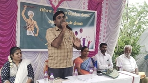 கொடியாலம் கிராமத்தில் நடைபெற்ற நிகழ்ச்சியில் பேசிய வந்தவாசி வட்டாட்சியா் சம்பத்குமாா்.