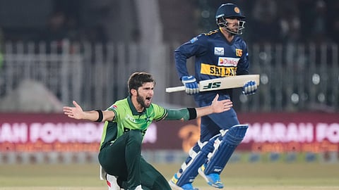 கடைசி ஒருநாள்: 212 ரன்கள் இலக்கை துரத்தும் பாகிஸ்தான்; தொடரை முழுமையாக கைப்பற்றுமா?