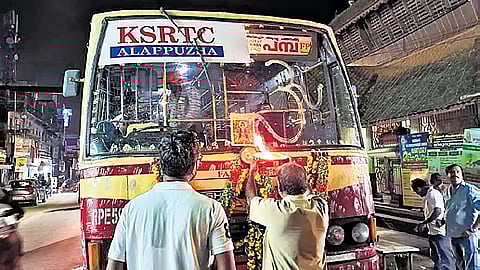 சபரிமலை ஐயப்பன் கோயிலுக்கு சிறப்பு பேருந்துகள்.