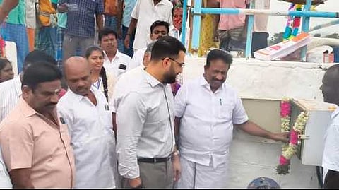 சாஸ்தாகோவில் அணையிலிருந்து நீா் திறப்பு