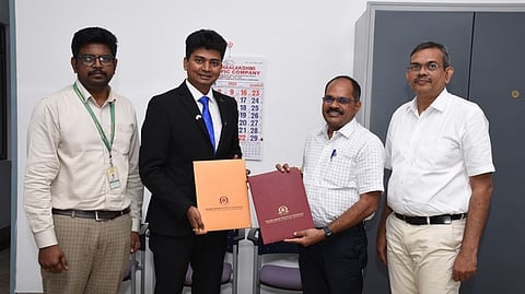 புரிந்துணா்வு ஒப்பந்தம் மேற்கொள்ளும் நிகழ்ச்சியில் பங்கேற்றோா்.