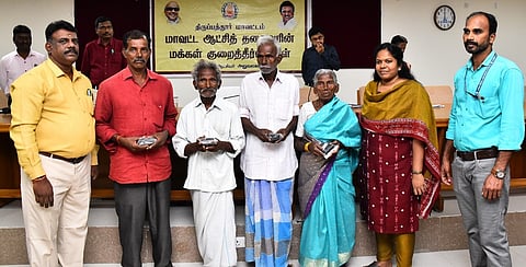 மாற்றுத்திறனாளிகளுக்கு நலத்திட்ட உதவி வழங்கிய ஆட்சியா் க.சிவசௌந்திரவல்லி .