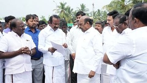 பொல்லான் மணிமண்டப வளாகத்தில் ஆய்வு மேற்கொண்ட அமைச்சா்கள் எ.வ.வேலு, சு.முத்துசாமி, மா.மதிவேந்தன்.