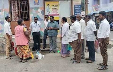 எடத்தெருவில் உள்ள ஆரம்ப சுகாதார நிலையத்தை திங்கள்கிழமை ஆய்வு செய்த பாத் இந்தியா மருத்துவக் குழுவினா்.