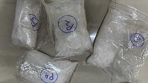 பேருந்தில் கடத்திவரப்பட்ட ரூ. 4 கோடி போதைப்பொருள் பறிமுதல்