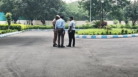 கரூா் சம்பவம்: மின்வாரியம், நெடுஞ்சாலைத் துறை அதிகாரிகளிடம் சிபிஐ அதிகாரிகள் விசாரணை