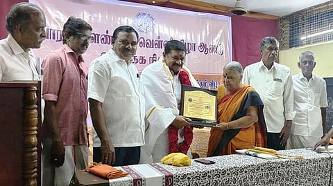 திருவையாறில் விருது வழங்கும் விழா