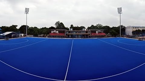 மதுரையில் 14-ஆவது ஜூனியா் உலகக் கோப்பை ஹாக்கி போட்டிக்குத் தயாராகும் மைதானம்