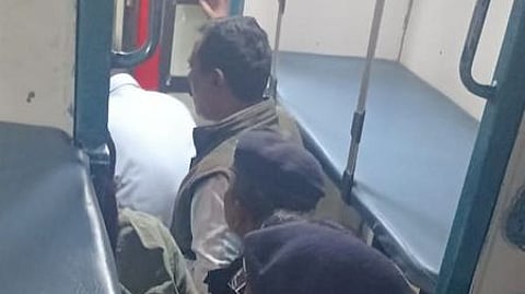 தில்லிக்கு போராட சென்ற தமிழக விவசாயிகள் மத்திய பிரதேசத்தில் கைது