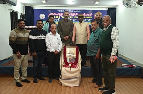 செய்தி உண்டு
பட விளக்கம் கிடையாது....செய்தியில் படம் என குறிப்பிடப்பட்டுள்ளது.