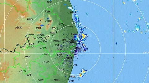 சென்னையை நோக்கி நகரும் மேகக் கூட்டங்கள்