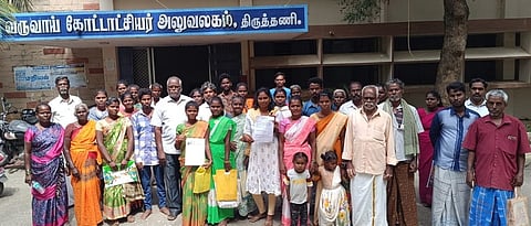 மனு வழங்க வந்த பழங்குடியின மக்கள்.