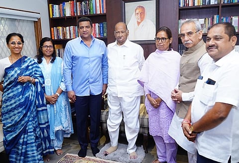 சரத் பவாருடன வர்ஷா சந்திப்பு