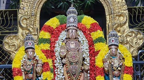 திருவள்ளூா் வீரராகவா் கோயிலில் சிறப்பு வழிபாடு