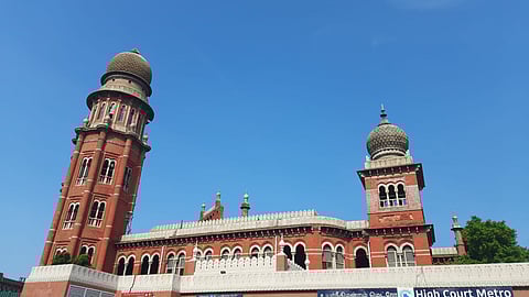 திருவண்ணாமலை மலைப்பகுதி, நீா்நிலைகளை ஆக்கிரமிப்பாளா்களை
உடனடியாக அப்புறப்படுத்த தமிழக அரசுக்கு உயா்நீதிமன்றம் உத்தரவு