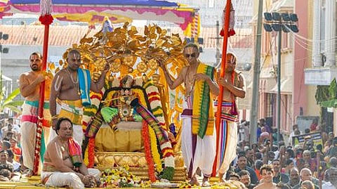 திருச்சானூா் பிரம்மோற்சவம்: முரளி கிருஷ்ணா் அலங்காரத்தில் தாயாா்