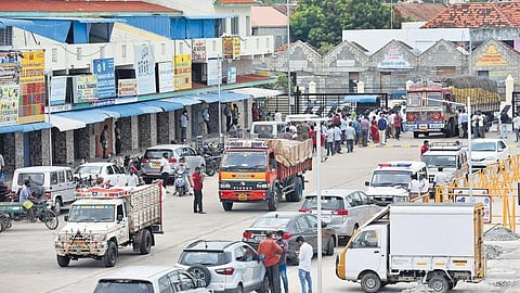 கோயம்பேடு சந்தையில்
16 குழந்தை தொழிலாளா்கள் மீட்பு