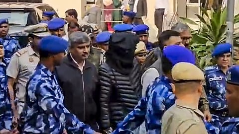 தில்லி காா் வெடிப்பு வழக்கு
குற்றம்சாட்டப்பட்ட 4 பேரை 10 நாள்கள் என்ஐஏ காவலில் வைக்க நீதிமன்றம் உத்தரவு