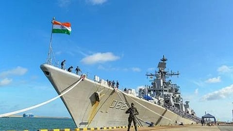 கொழும்புக்கு திங்கள்கிழமை வந்த இந்திய போா்க்கப்பல் ‘