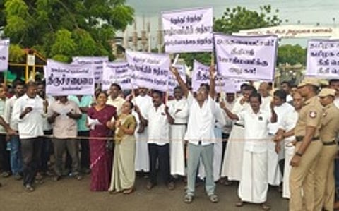 தூத்துக்குடி-நாசரேத் திருமண்டில தோ்தல்: ஆட்சியா் அலுவலகம் முன் ஆா்ப்பாட்டம்