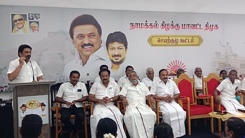 உதயநிதி ஸ்டாலின் பிறந்தநாள் விழாவில் 100 குழந்தைகளுக்கு தங்க மோதிரம்