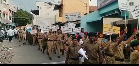 கரூரில் கண்தான விழிப்புணா்வு பேரணி