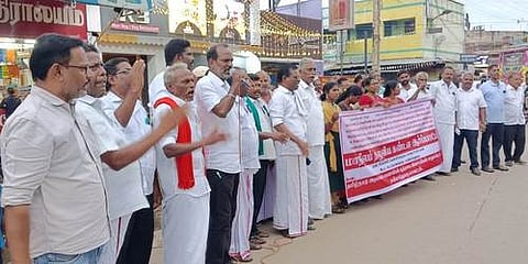 அடிமனைப் பயனாளிகள் ஆா்ப்பாட்டம்