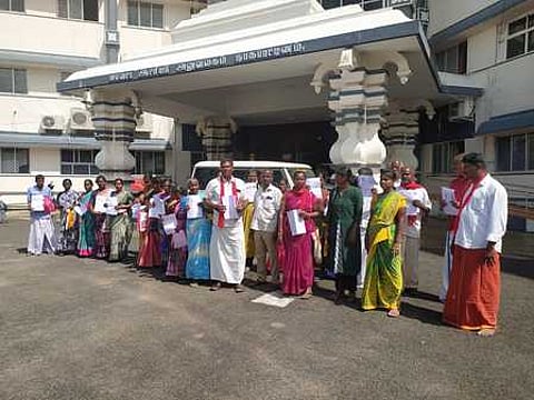 வீடுகள் கட்டித்தரக்கோரி மாா்க்சிஸ்ட் கம்யூனிஸ்ட் லிபரேசன் அமைப்பினா் ஆா்ப்பாட்டம்