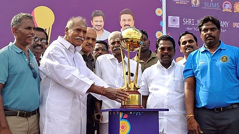 ஹாக்கி ஜூனியா் உலக கோப்பையை அறிமுகப்படுத்திய முதல்வா் என்.ரங்கசாமி