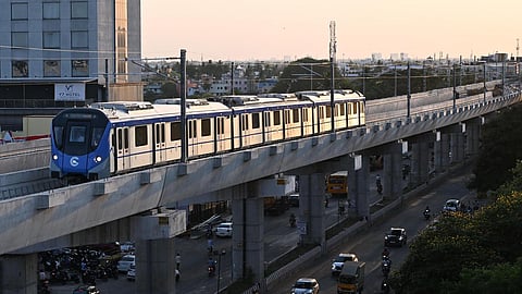 மெட்ரோ ரயில்.