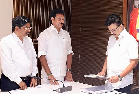 முதல்வர் ஸ்டாலினுடன் அமைச்சர் அன்பில் மககேஸ்.