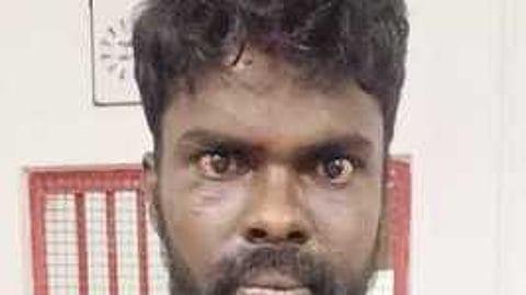 கொலை வழக்கில் கைதான இருவா் குண்டா் சட்டத்தில் சிறையில் அடைப்பு