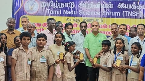 தமிழ்நாடு அறிவியல் இயக்க வடக்கு மண்டல குழந்தைகள் அறிவியல் மாநாட்டில் பங்கேற்றோா்.