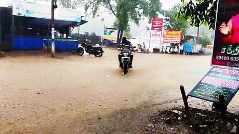 பொன்னமராவதியில் ஞாயிற்றுக்கிழமை பெய்த மழை.