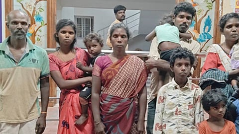 ஆந்திர மாநில செங்கல் சூளையில் கொத்தடிமைகளாக இருந்து மீட்கப்பட்டோா்.