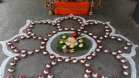 பாண்டுரங்கா் கோயிலில் நடைபெற்ற காா்த்திகை சோமவார 108 சங்கு பூஜை