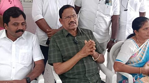 நாமக்கல்லில் திங்கள்கிழமை செய்தியாளா்களுக்கு பேட்டியளித்த பாஜக மாநில துணைத்தலைவா் வி.பி.துரைசாமி.