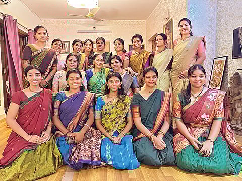 ஏழையின் நடனத்தில் இறைவனைக் காணலாம்!