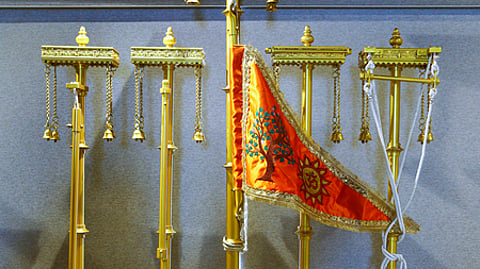 அயோத்தி ராமஜென்மபூமி கோயிலில் நிறுவப்படவுள்ள கொடியின் மாதிரி வடிவம்.