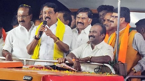 நயினாா் நாகேந்திரன்