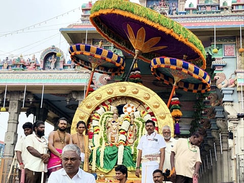 அருணாசலேஸ்வரா் கோயில் மாடவீதியில் மூஷிக வாகனத்தில் பவனி வந்த விநாயகா்.