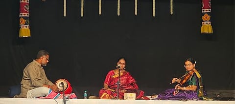 முத்துகிருஷ்ண சுவாமி குருபூஜையை முன்னிட்டு நடைபெற்ற நிரஞ்சனா ஸ்ரீனிவாசனின் குரலிசை நிகழ்ச்சி.