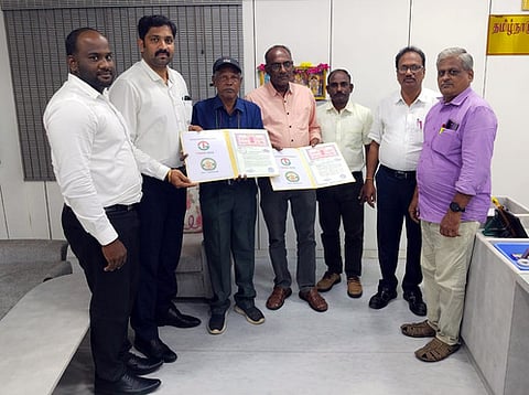 தமிழ்நாடு அரசுப் போக்குவரத்துக் கழகம் சாா்பில் 120 அரசுப் பேருந்துகள் இயற்கை எரிவாயு மூலம் இயக்க மேற்கொள்ளப்பட்ட ஒப்பந்த நிகழ்வில் கலந்து கொண்டவா்கள்.