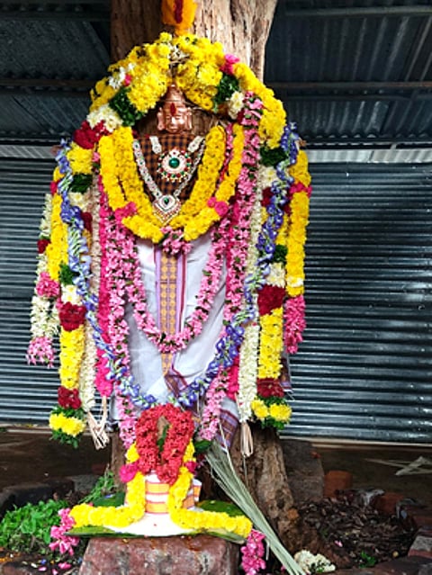 திருமண வைபோக அலங்காரத்தில் லட்சுமி தாத்ரி நாராயணப் பெருமாள்.