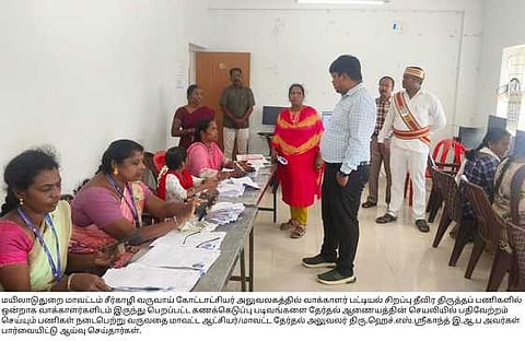 வாக்காளா்கள் கணக்கெடுப்பு படிவங்களை உடனடியாக வழங்க வேண்டும்: ஆட்சியா்