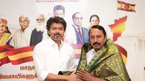 விஜய்யுடன் செங்கோட்டையன்