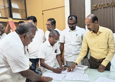 நாமக்கல் மாநகராட்சி நியமன உறுப்பினராக சி.மணிமாறன் பதவியேற்பு